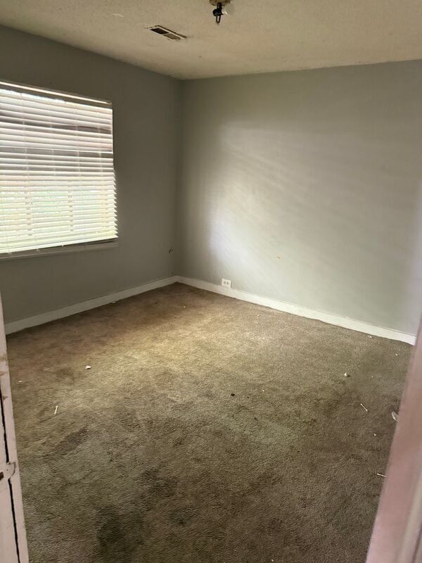 Building Photo - 424 Loring Dr