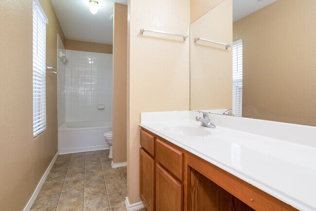 Building Photo - 2034 Vanamen Ct