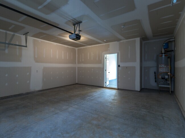 Building Photo - 4831 Birchcrest Ln