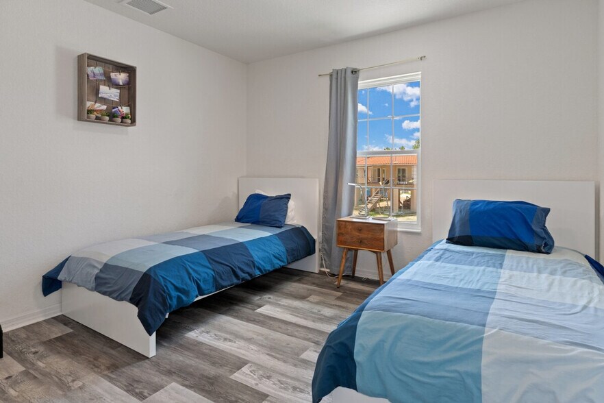 Building Photo - 10229 W Middleburg Loop