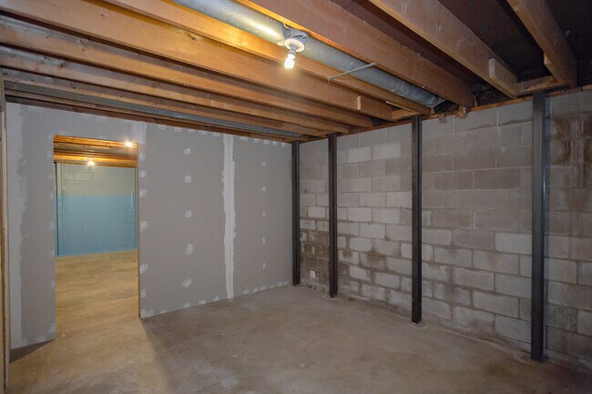 Building Photo - 2228 S. 9th-B