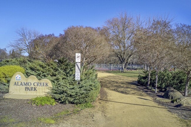 Building Photo - 312 N Alamo Dr