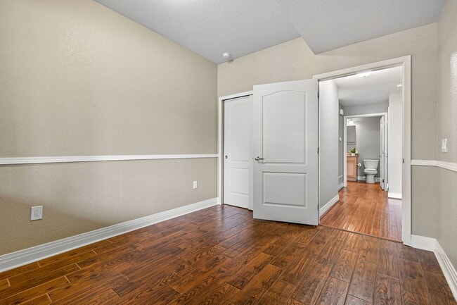 Building Photo - Charming & Updated Unit in Prime Denver Location