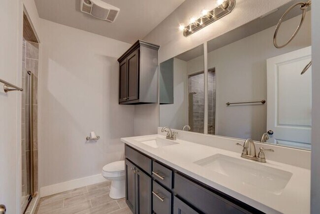 Building Photo - Downtown 3/2.5 Fully Remodeled!