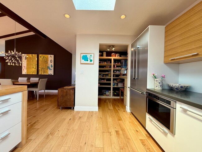 Building Photo - Unique 4 Bedroom House with OCEAN VIEWS in Sunset Cliffs! Fully Furnished! 6 Month Lease Term!