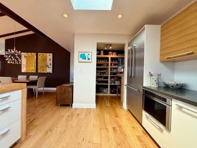 Building Photo - Unique 4 Bedroom House with OCEAN VIEWS in Sunset Cliffs! Walking Distance to the Beach! Fully Fu...