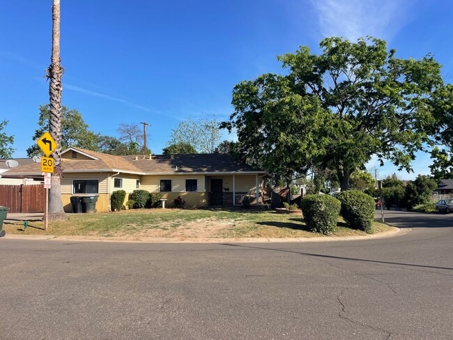 Building Photo - Great house of 4 rooms and 2 bath