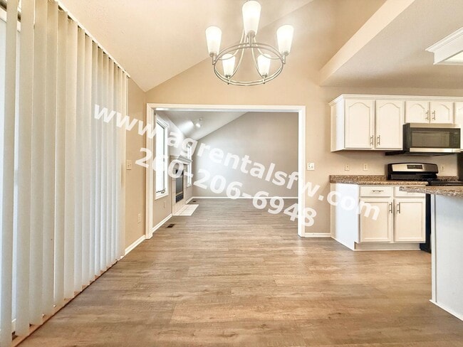 Building Photo - 2 Bedroom Property