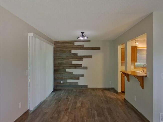 Building Photo - 17311 Sunset Trail SW