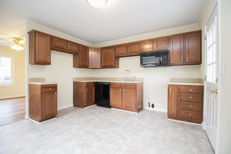 Building Photo - 622 Whitlock Ave