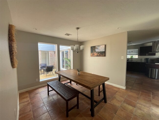 Building Photo - 15630 Pine Mountain Dr