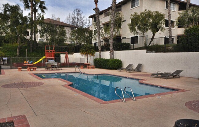 Building Photo - Immaculate Upper End 1 Bed 1 Bath Condo in...