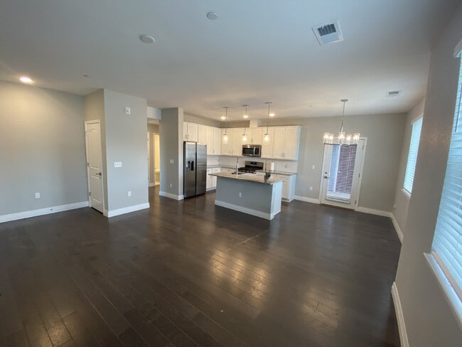 Building Photo - Newly Built Condo in the Side Creek Neighborhood!