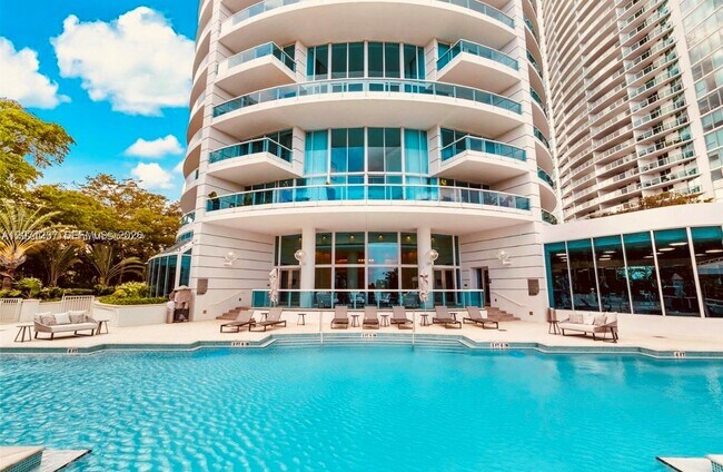 Building Photo - 2127 Brickell Ave