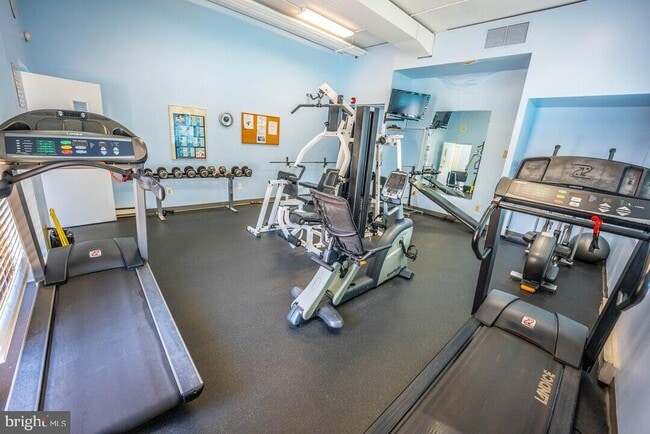 Building Photo - 44303 Delaire Landing Rd