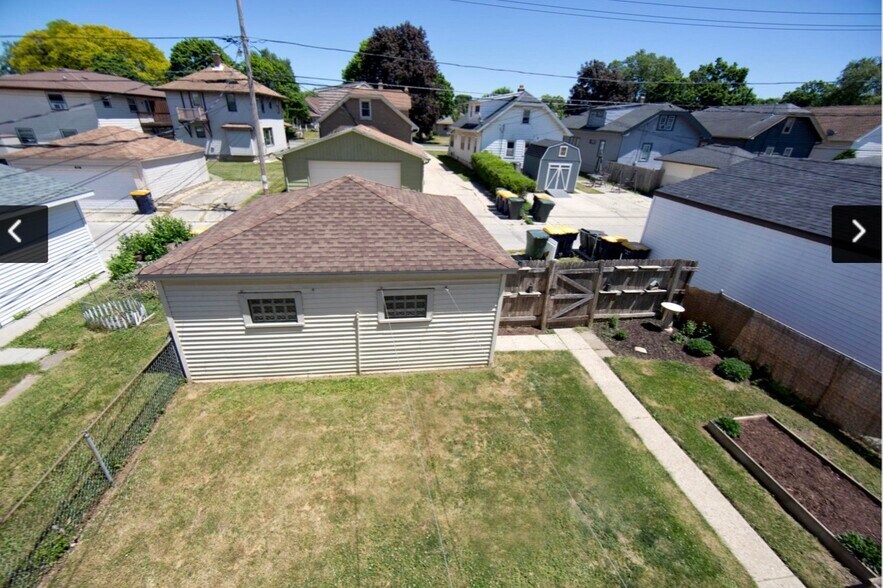 Building Photo - 938 S 77th St