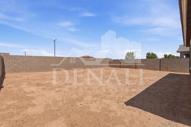 Building Photo - 10941 N 165th Ave