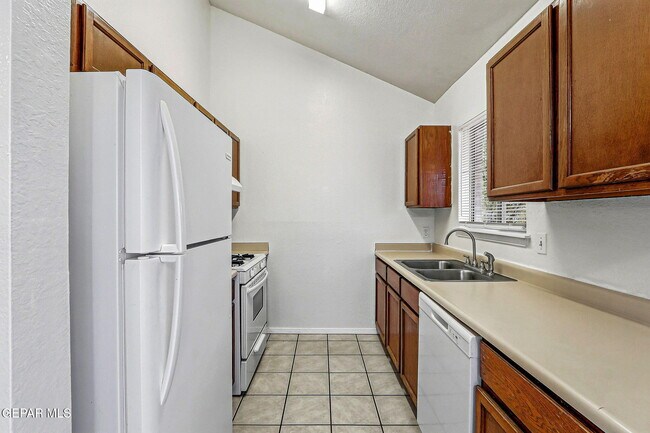 Building Photo - 10902 Yogi Berra Cir