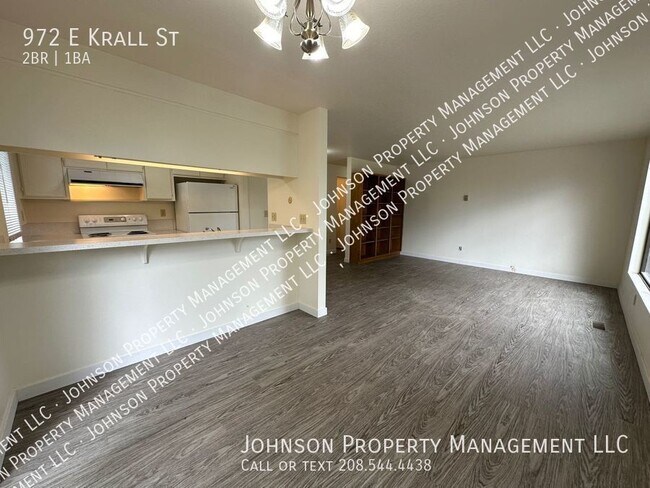Building Photo - 972 E Krall St