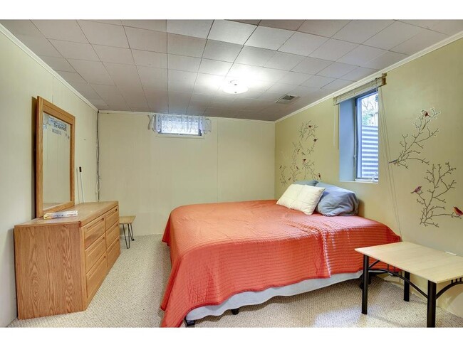 Building Photo - 5417 Emerson Ave S