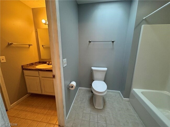 Building Photo - 242 Ravenshollow Dr