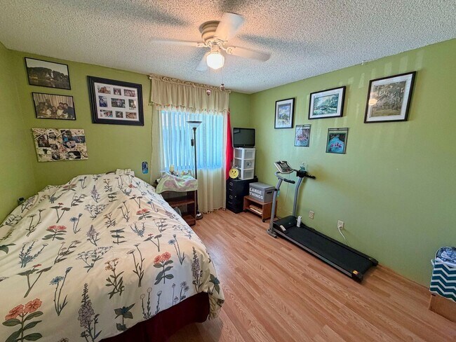 Building Photo - Fully Furnished 2 Bedroom , 2 Bathroom 2nd Floor Condo.