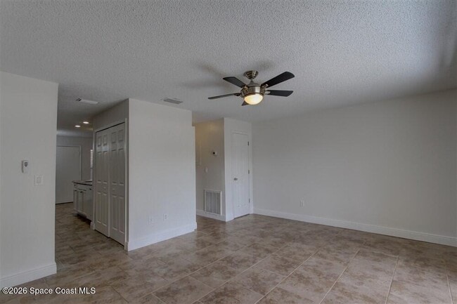 Building Photo - 283 E Towne Pl