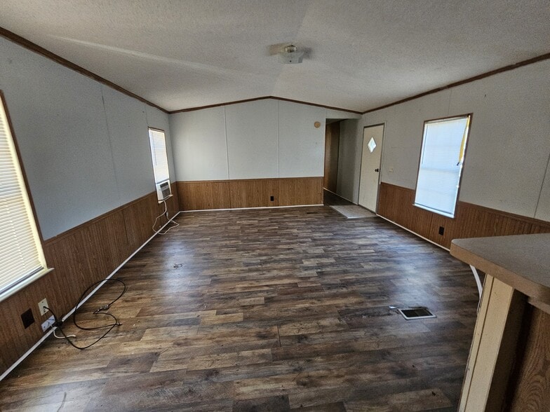 Building Photo - 115 Mary Ave