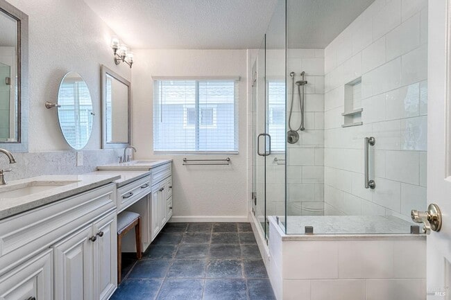 Building Photo - Welcome to your dream home in Oakmont, a v...
