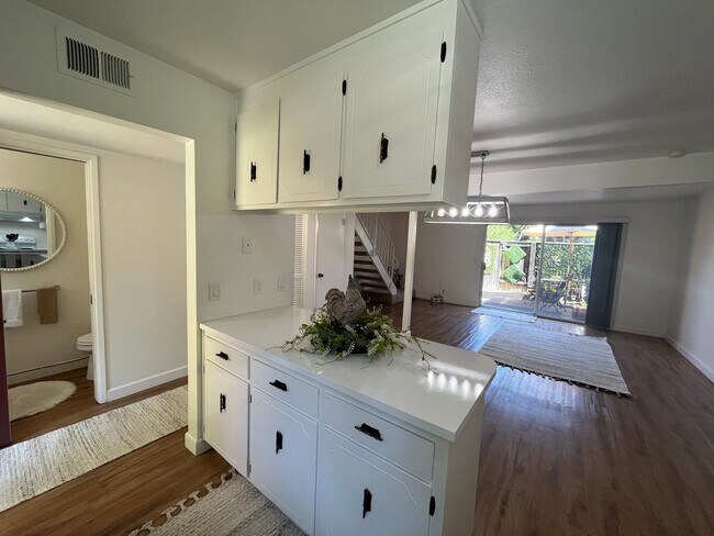 Building Photo - Charming 2-Story Condo on Greenbelt-$500 O...