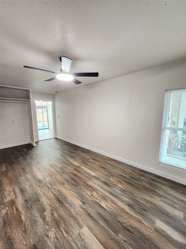 Building Photo - 10047 Emerald Creek Dr