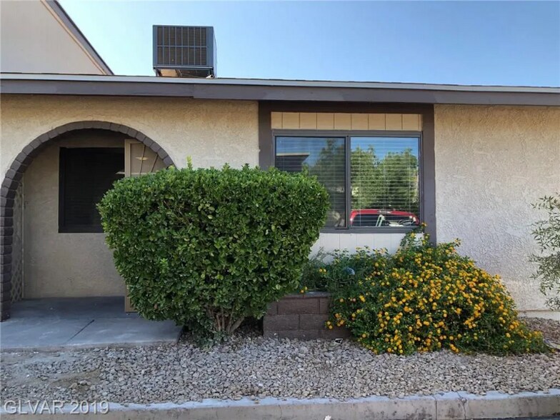 Building Photo - 5717 Smoke Ranch Rd