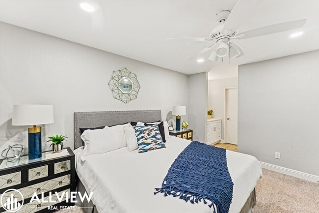 Building Photo - Beautifully Updated 2 Bed/2 Bath in Guard-...