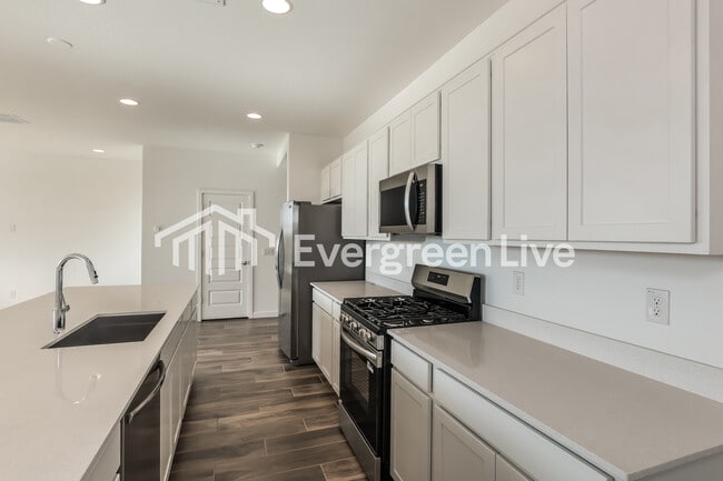 Building Photo - 10115 E Ulysses Ave