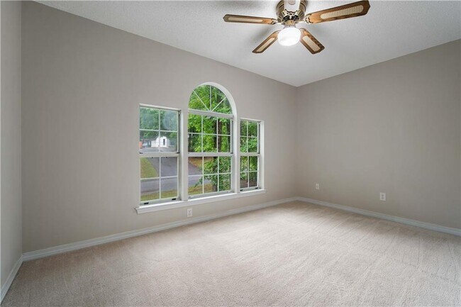 Building Photo - 8020 Suzanne Way