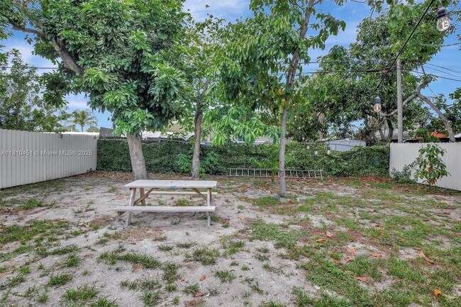 Building Photo - 6039 SW 38th St