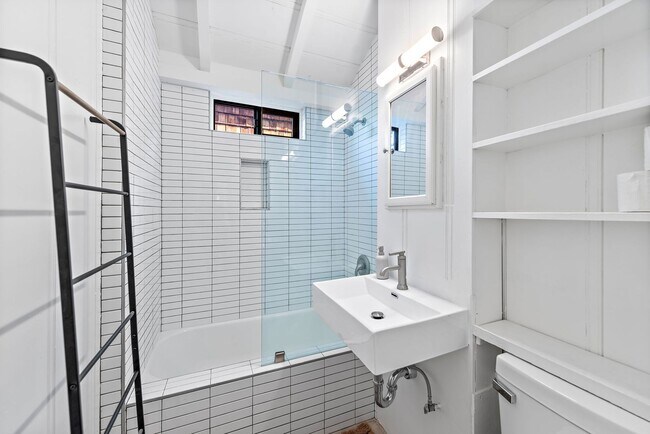 Building Photo - Woods Cove Ocean View Apartment