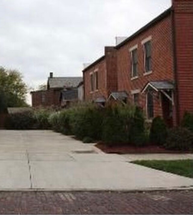 Building Photo - 742 S Front St