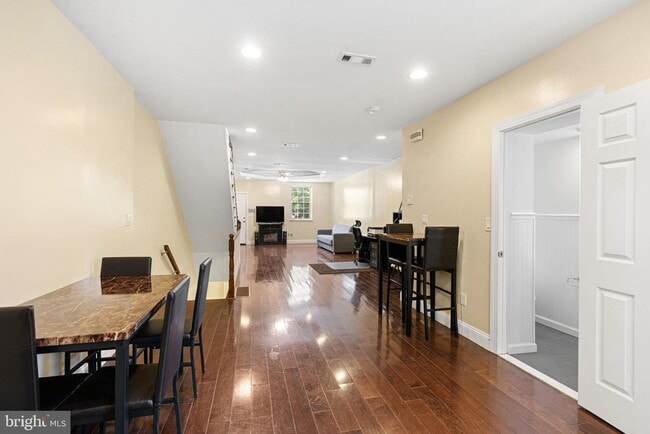 Building Photo - 2328 Reed St