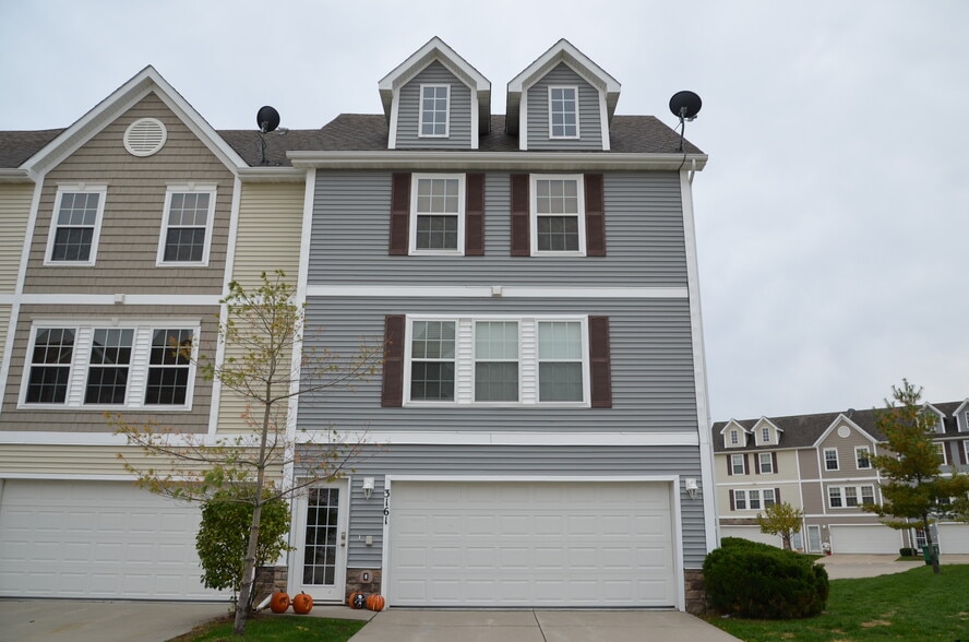 Building Photo - 3161 SW Sharmin Ln