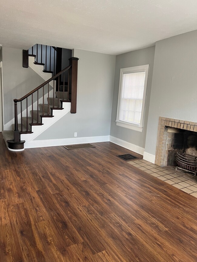 Building Photo - 929 N Nelson Rd