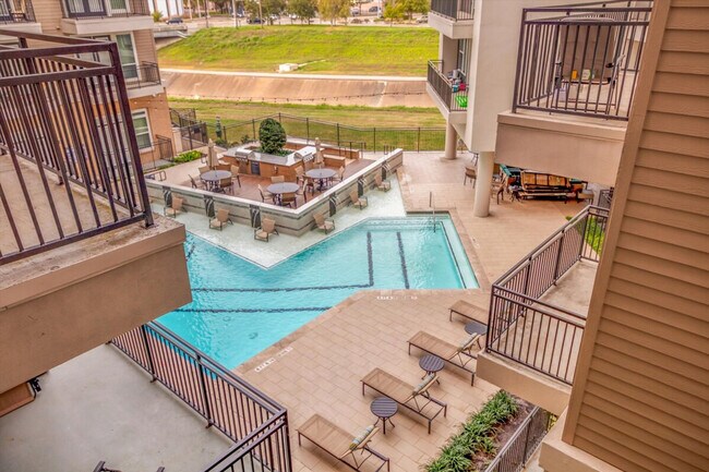 Building Photo - 7224 Staffordshire Blvd