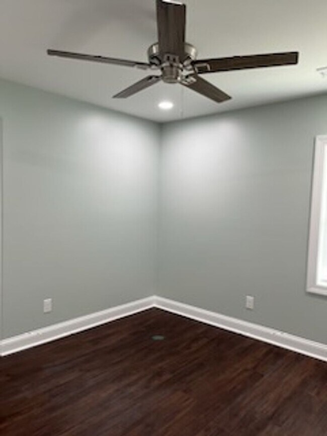 Building Photo - Beautifully Totally Remodeled 3Br 2Ba in G...