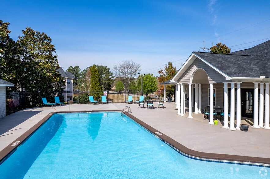 Pool - Brittany Place Lagrange