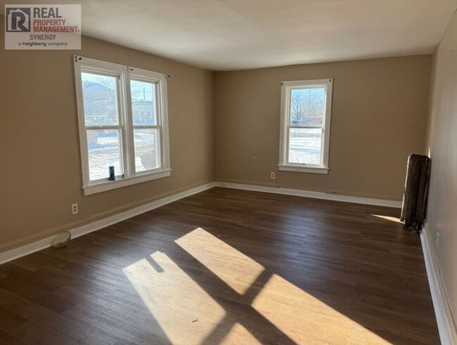 Building Photo - 109 Oakley St