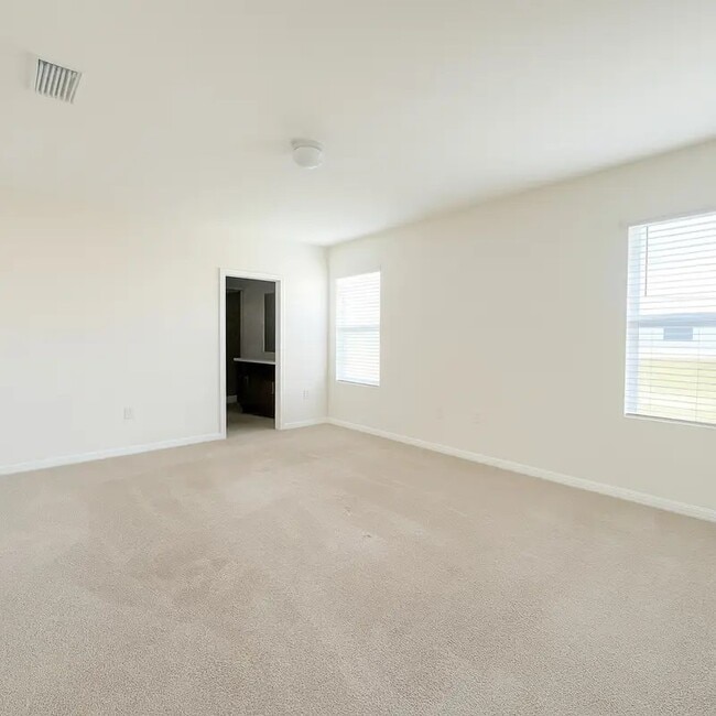 Building Photo - 211 NE 20th St