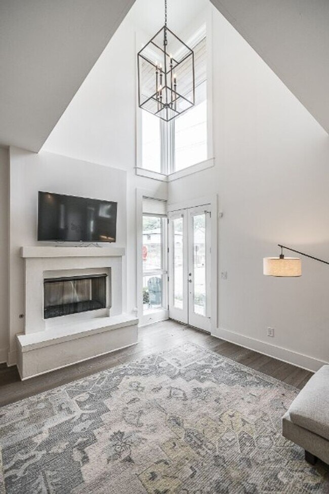 Building Photo - 3BR Germantown Townhome in the Heart of Nashville