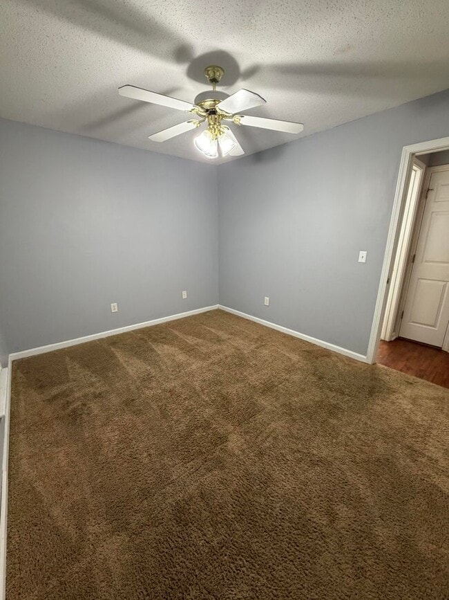 Building Photo - 3BR House with Community Pool