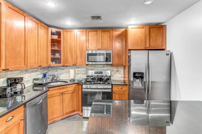 Building Photo - 5218 Park Ave