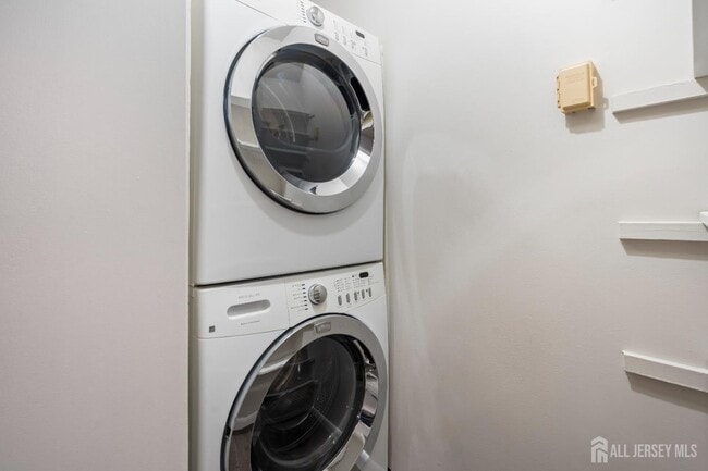 Building Photo - 607 Ravens Crest Dr